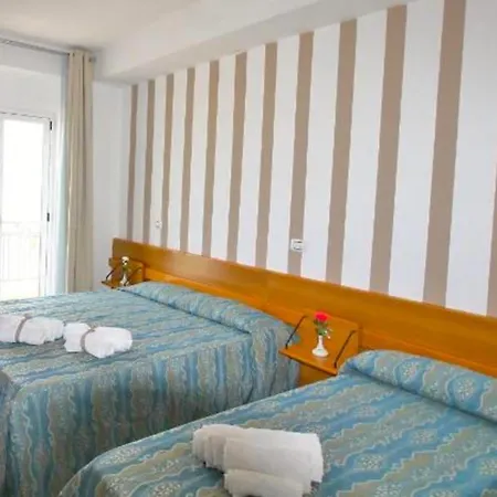 מלון Alba Living Boutique 3*